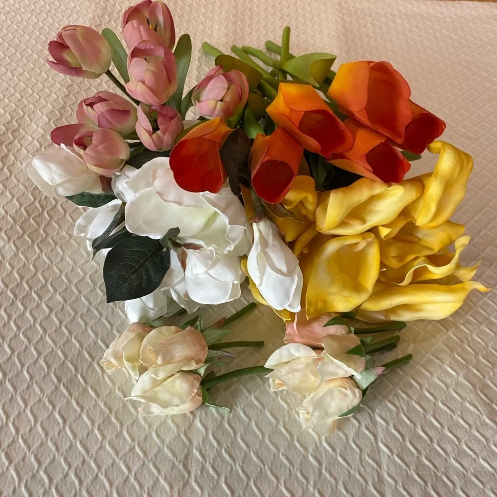 Home Decor Bundle. Faux Flowers, Wooden Sign, Ceramics. Gently used.